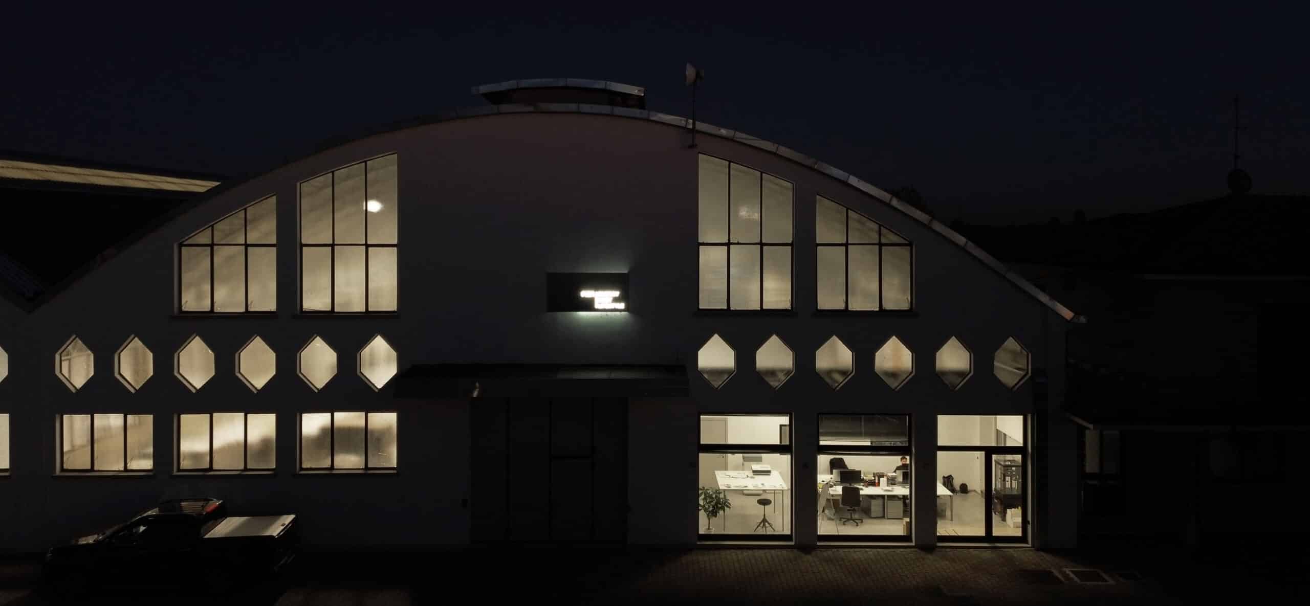 Uffici team ricerca e sviluppo Torri pannelli fotovoltaici