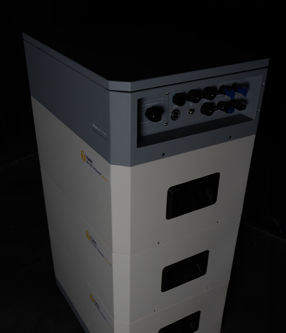 aura accu hv sistema accumulo fotovoltaico hv made in italy