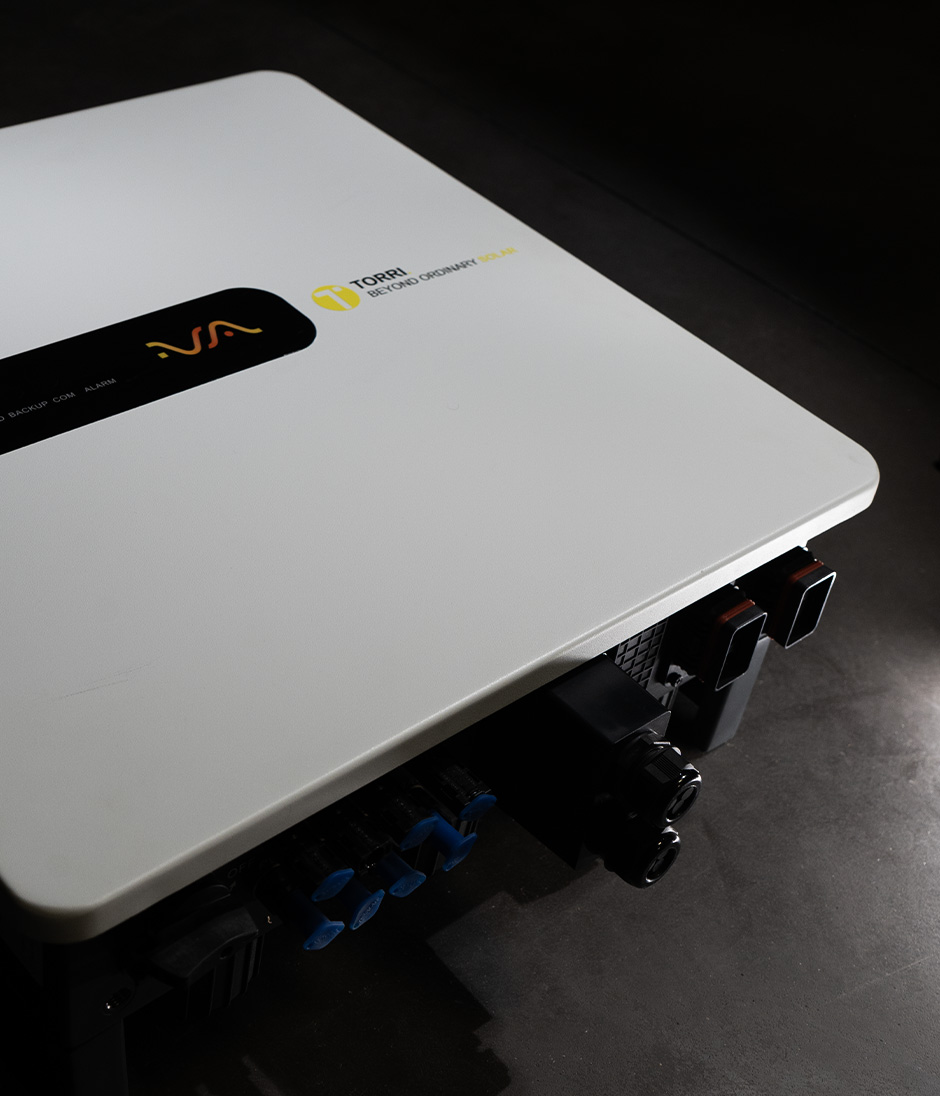 aura inverter trifase ibrido per impianti commerciali