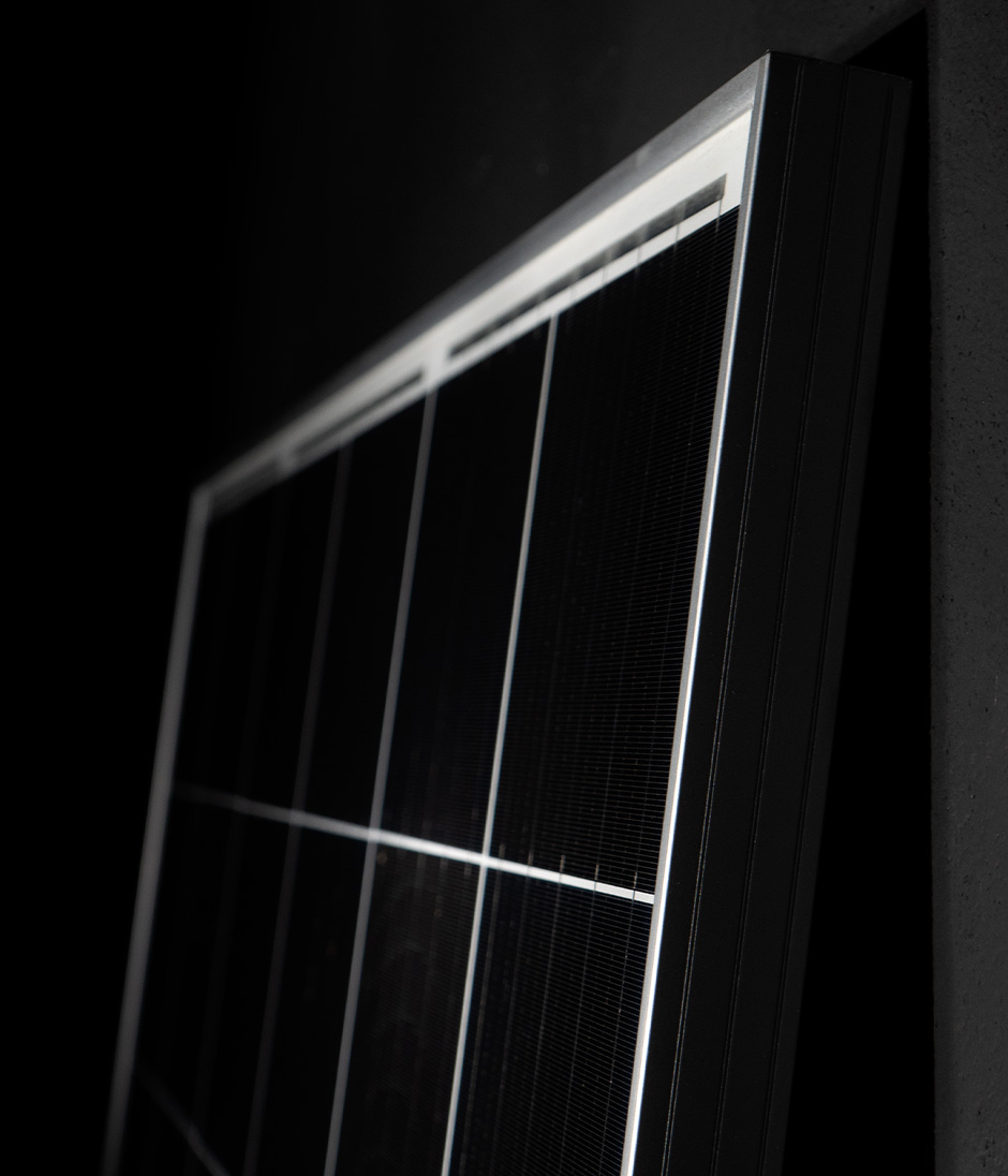 dettaglio celle pannello fotovoltaico cornice argento