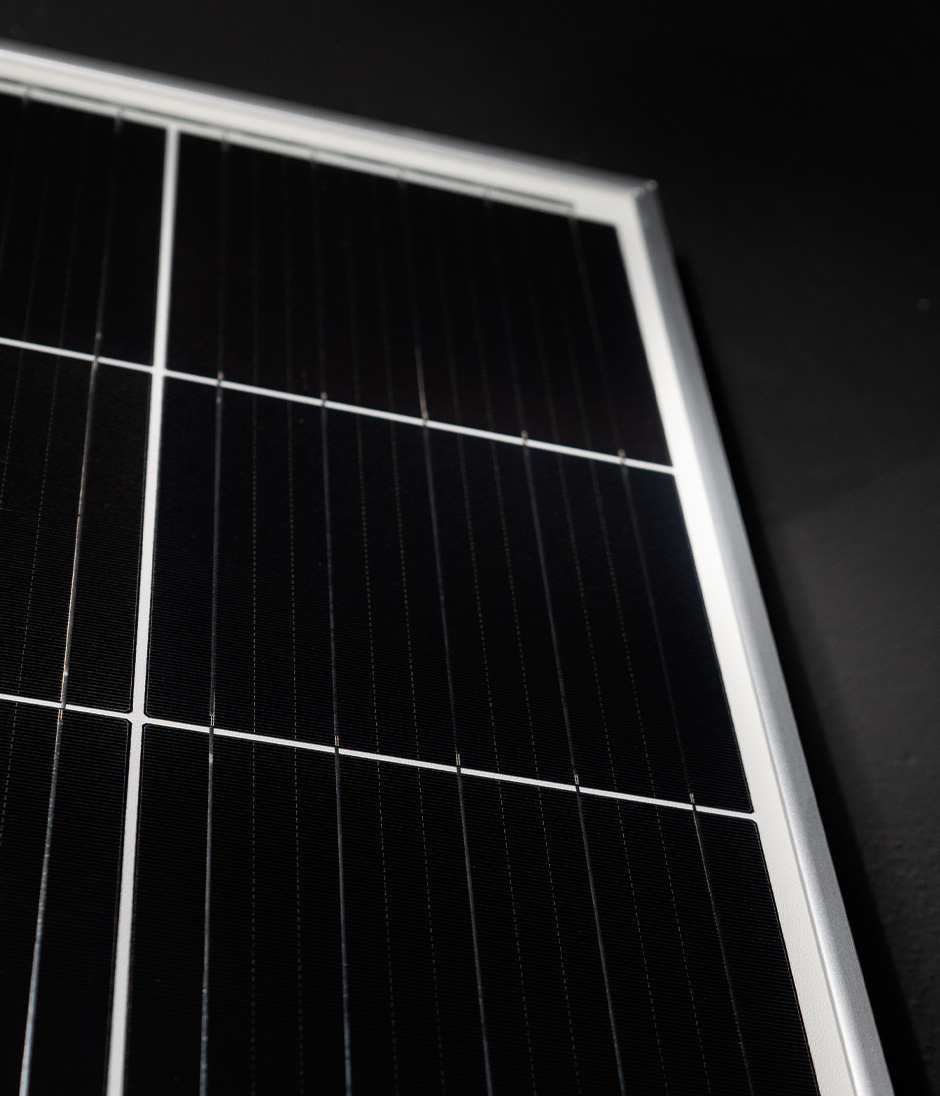 pannello fotovoltaico cornice silvered lato obliquo